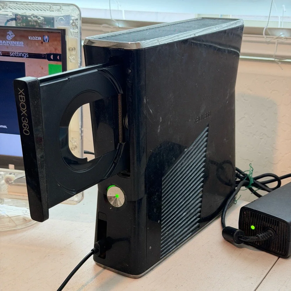 Microsoft Xbox 360 S Console Model 1439 Gloss Black Bundle W/ COD Disc & Cables